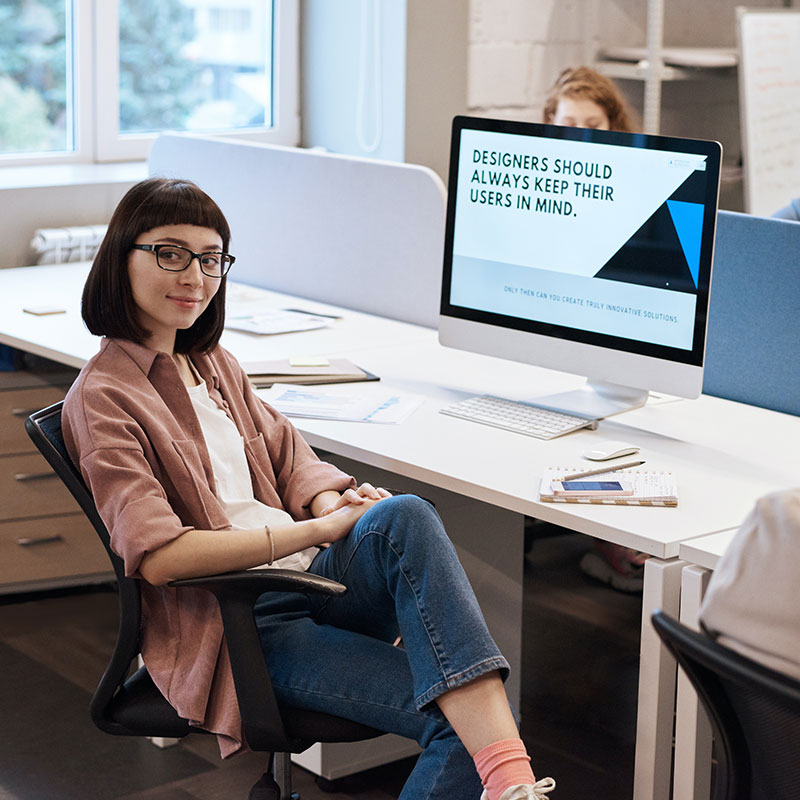 Membre de l’équipe RDVLIB travaillant sur la conception de la plateforme en ligne dédiée aux praticiens et à leurs clients.